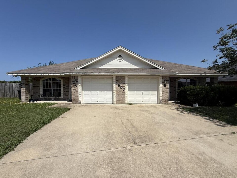 1907 Charleston Ct in Killeen, TX - Building Photo