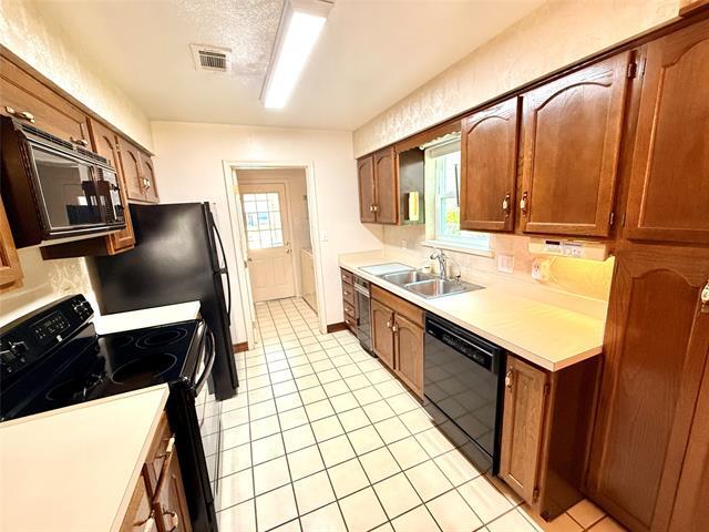 2217 Indian Creek Dr in Irving, TX - Building Photo - Building Photo