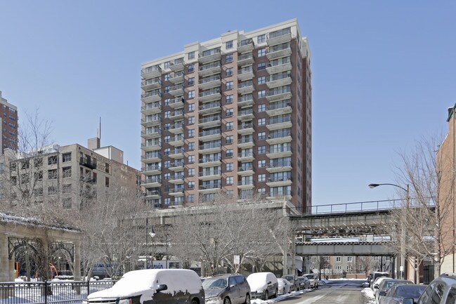 One East 14th Place in Chicago, IL - Foto de edificio - Building Photo
