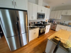 81 Newton St in Somerville, MA - Foto de edificio - Building Photo