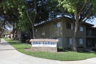 The Lakes at Corona in Corona, CA - Foto de edificio - Building Photo