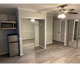 15 Village Rd in Pikesville, MD - Building Photo - Building Photo