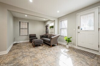 2116 W Lyndale St in Chicago, IL - Building Photo - Building Photo