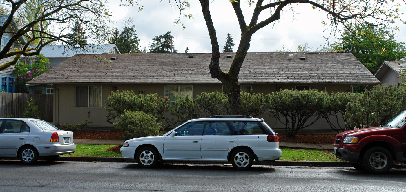 1531-1551 High St in Eugene, OR - Building Photo