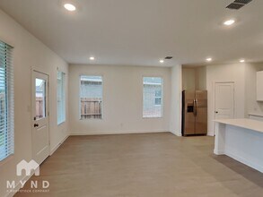 1250 Okeechobee Dr in Dallas, TX - Building Photo - Building Photo