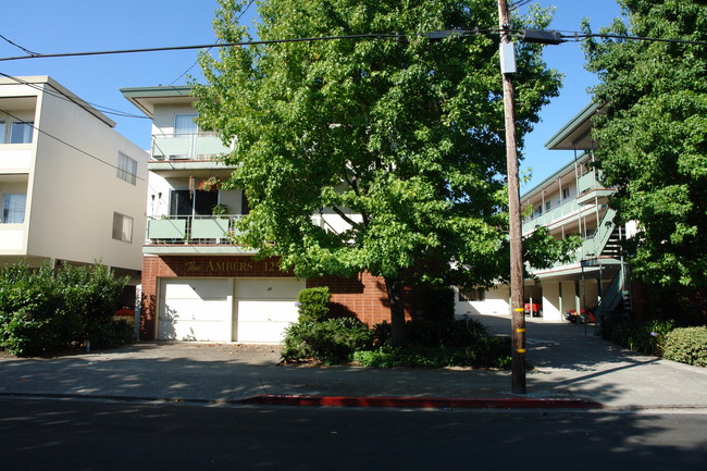 127 Lorton Ave in Burlingame, CA - Building Photo - Building Photo