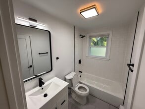 35 Hooker St, Unit 1 in Braintree, MA - Building Photo - Building Photo