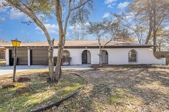 800 Overhill Ct in Hurst, TX - Building Photo - Building Photo