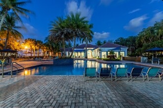 The Villas at Wyndham Lakes in Coral Springs, FL - Foto de edificio - Building Photo