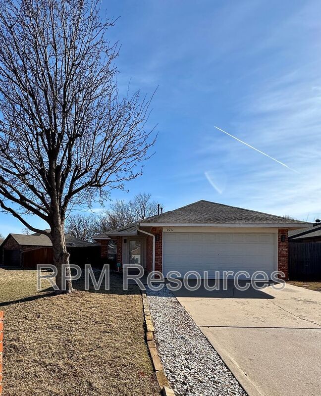 6030 Fox Run Way in Oklahoma City, OK - Building Photo - Building Photo