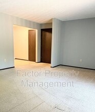 418 Allan Ave in North Mankato, MN - Building Photo - Building Photo