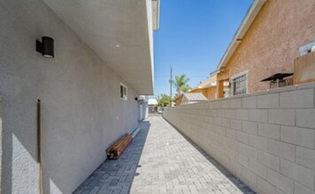 1348-1348 E Vernon Ave in Los Angeles, CA - Building Photo - Building Photo