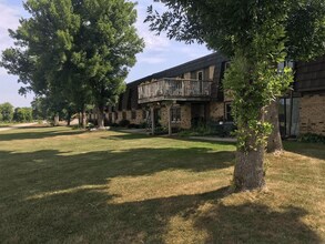 Crow's Nest Apartments in De Pere, WI - Building Photo - Building Photo
