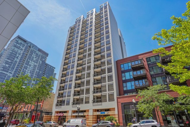 1212 N Wells St, Unit 1206 in Chicago, IL - Building Photo