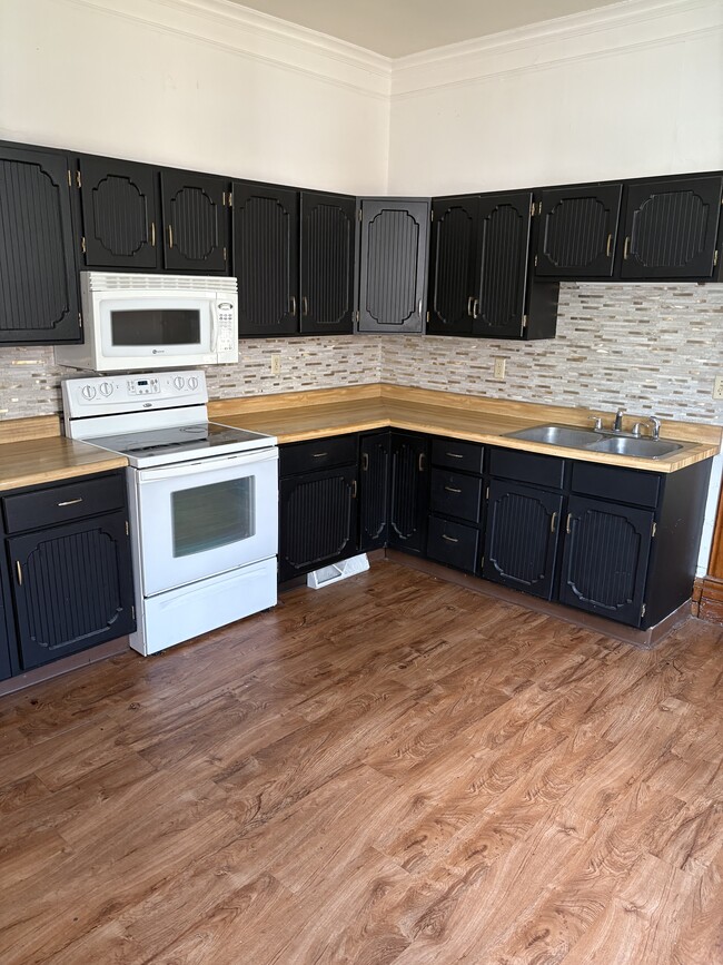 151 Wisconsin Ave, Unit #1