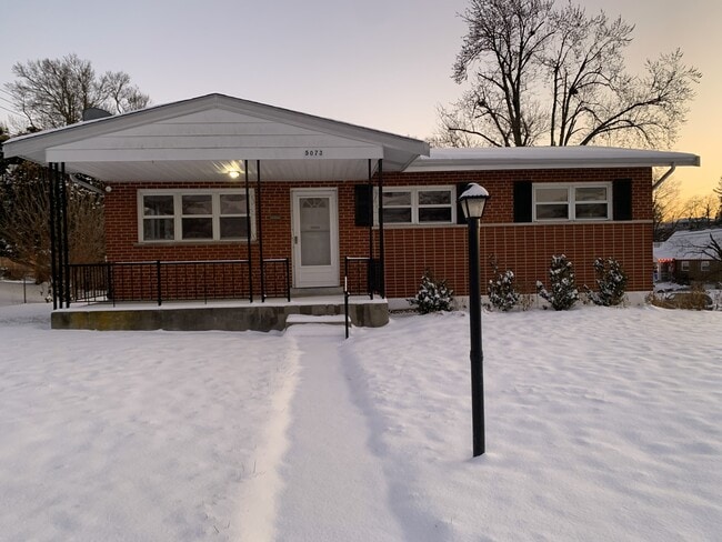 5073 Grosse Pointe Ln