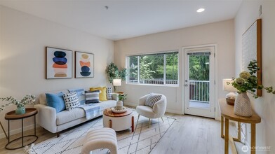 15720 Manor Way, Unit E1 in Lynnwood, WA - Building Photo - Building Photo