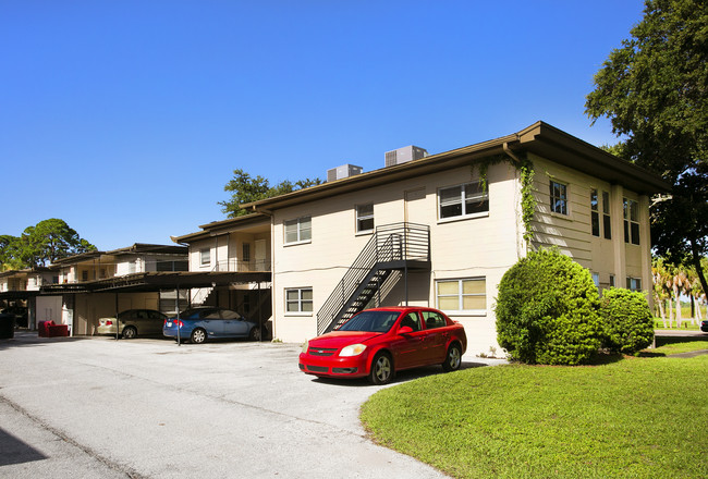 Lake Side Manor Apartments in St. Petersburg, FL - Building Photo - Building Photo