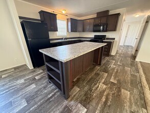 11977 Springbrook Ct in Romeo, MI - Foto de edificio - Building Photo