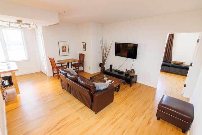 1942 Westwood Blvd, Unit 206 in Los Angeles, CA - Building Photo - Building Photo