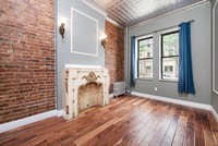 243 Kingsland Ave in Brooklyn, NY - Building Photo - Interior Photo