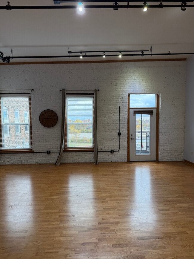 720 S Marquette St, Unit 407 in Racine, WI - Building Photo - Building Photo