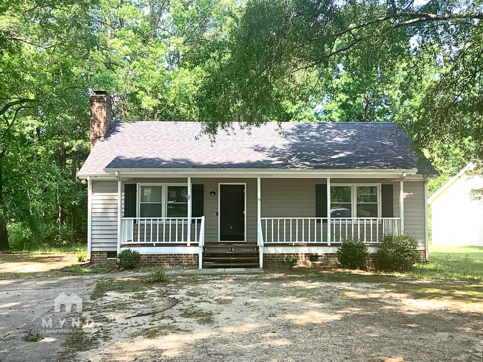 213 Cedar Ct in Zebulon, NC - Building Photo