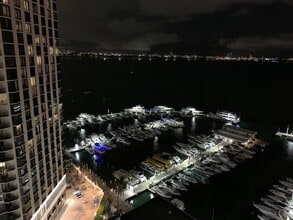 555 NE 15th St in Miami, FL - Foto de edificio - Building Photo