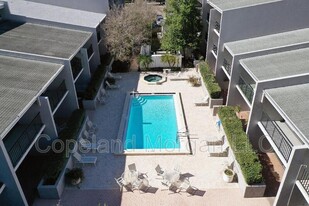 301 2nd St N in St. Petersburg, FL - Building Photo