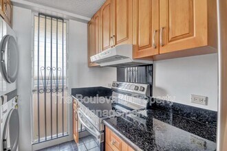 4300 Waialae Ave in Honolulu, HI - Building Photo - Building Photo