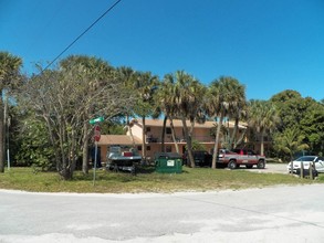 2121 NE Park St in Jensen Beach, FL - Building Photo - Building Photo