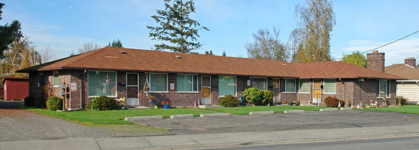 122 15th St SW in Puyallup, WA - Building Photo