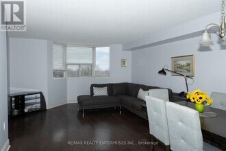 3845 Lake Shore Blvd W in Toronto, ON - Building Photo - Building Photo