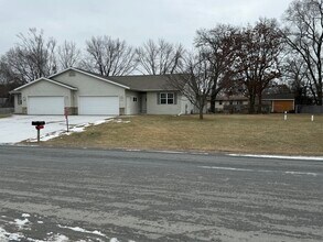 N5529 Penny Lane in Onalaska, WI - Foto de edificio - Building Photo