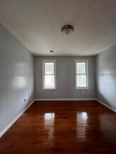 220 Dwight St, Unit 2 in Jersey City, NJ - Building Photo - Building Photo