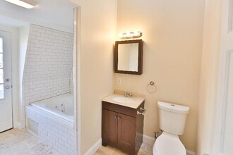 82 Bremen St, Unit 2 in Boston, MA - Building Photo - Building Photo