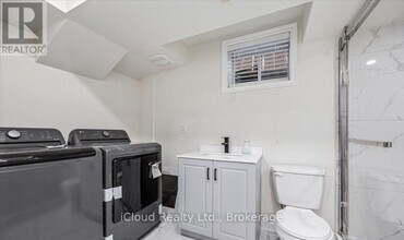 833 Farmstead Dr in Milton, ON - Building Photo - Building Photo