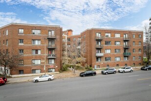 5545 De La Côte-Saint-Luc Ch Apartments