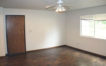 523 S Scott Blvd in Iowa City, IA - Building Photo - Building Photo