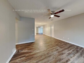 721 Utoy Cir SW in Atlanta, GA - Foto de edificio - Building Photo