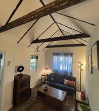 1623 Campus Rd, Unit B - Fully Furnished in Los Angeles, CA - Building Photo - Building Photo