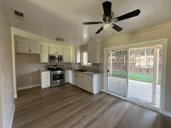 632 Walnut Ave in Patterson, CA - Building Photo - Building Photo