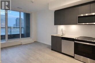 8868 Yonge St in Richmond Hill, ON - Building Photo - Building Photo