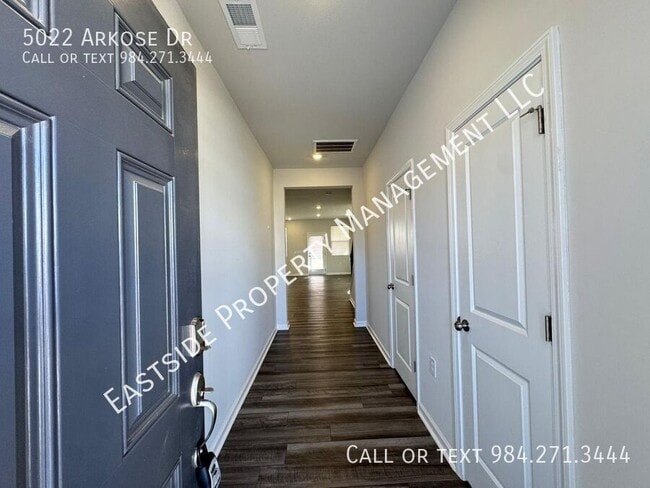 5022 Arkose Dr in Raleigh, NC - Building Photo - Building Photo