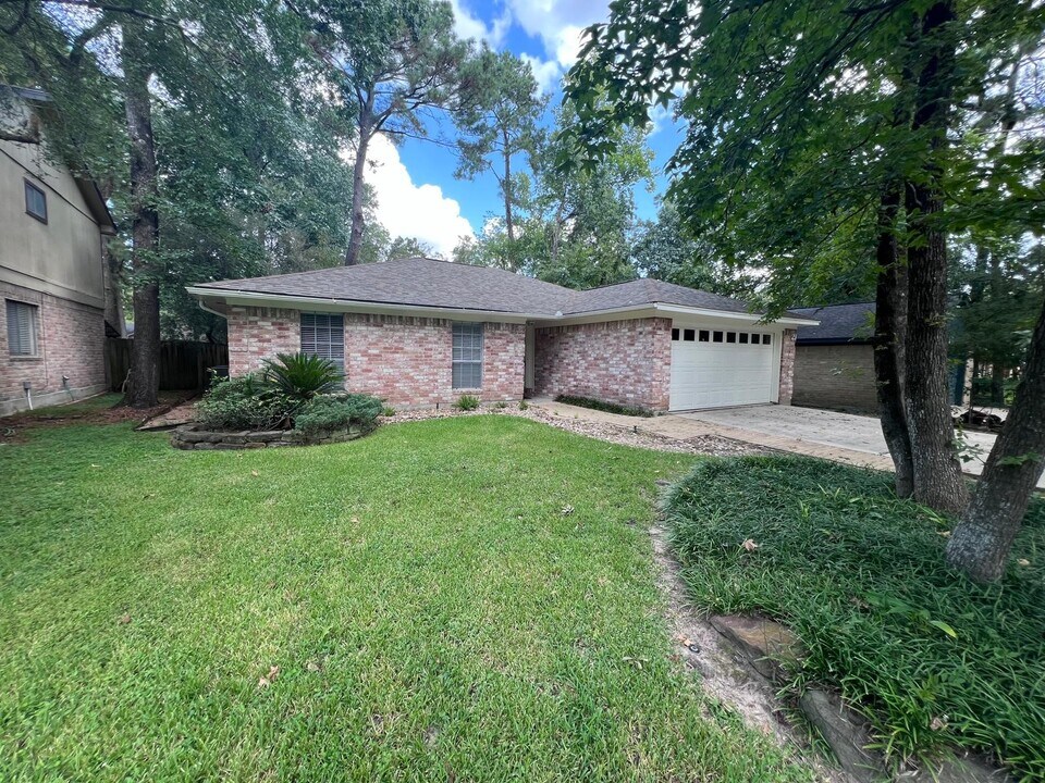 21 N Waxberry Rd in Spring, TX - Building Photo