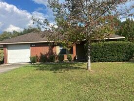 60 Boreal Ct in Pensacola, FL - Building Photo