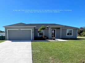 7049 David Blvd in Port Charlotte, FL - Building Photo
