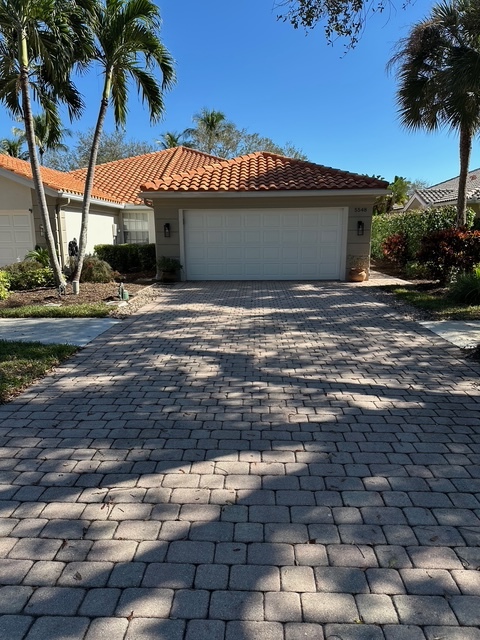 5548 Islandwalk Cir in Naples, FL - Building Photo - Building Photo