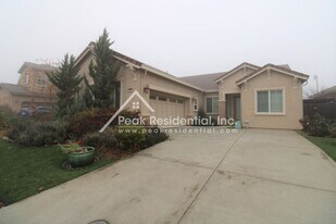 6520 Cordially Way in Elk Grove, CA - Building Photo