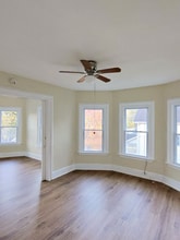 142 Hillside Ave, Unit 2 in Shelton, CT - Foto de edificio - Building Photo